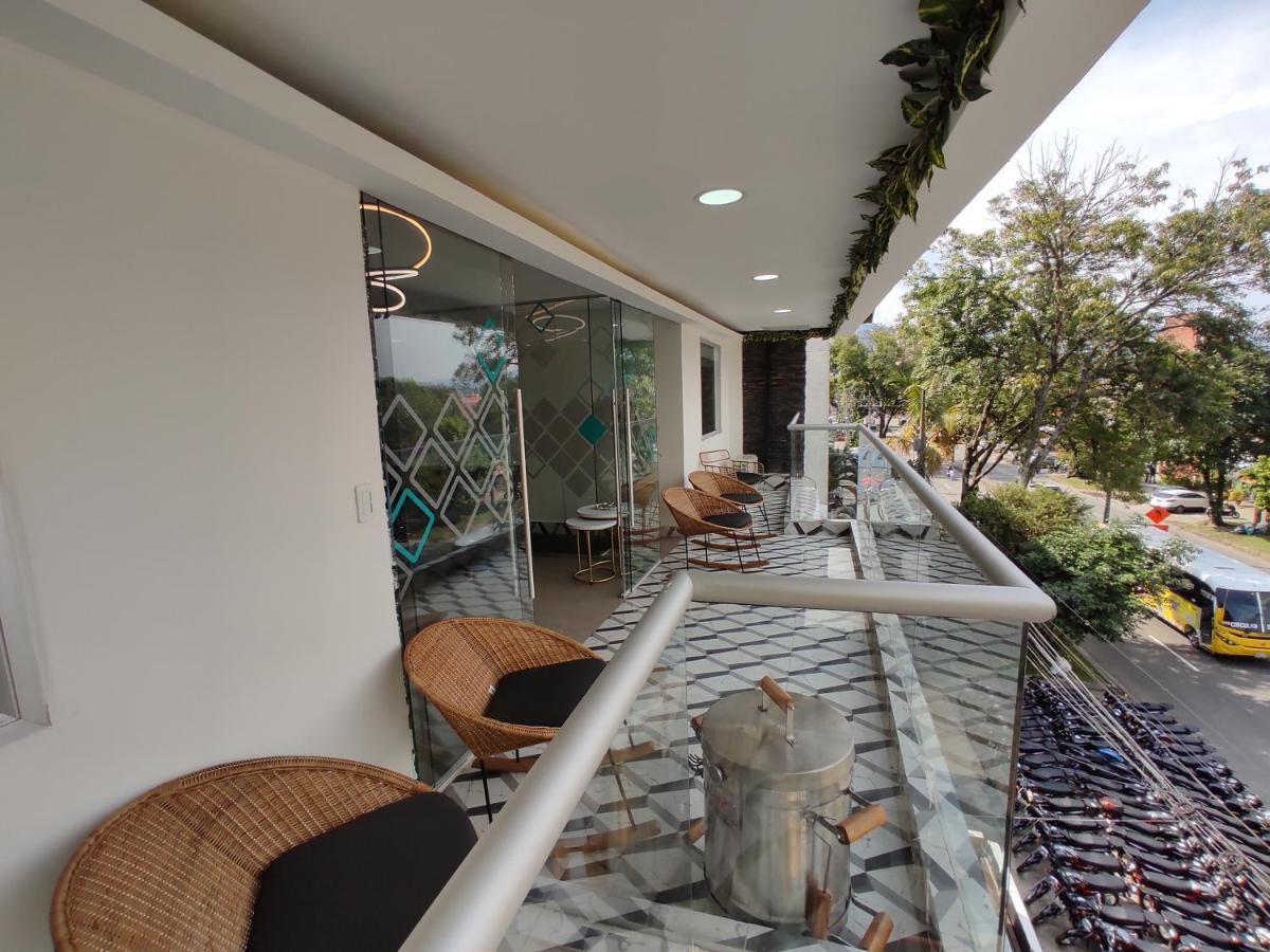 Hostel Boutique Nido De Loros Medellín Kültér fotó