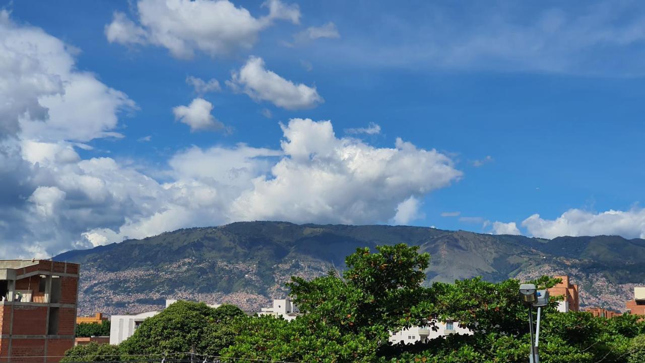 Hostel Boutique Nido De Loros Medellín Kültér fotó